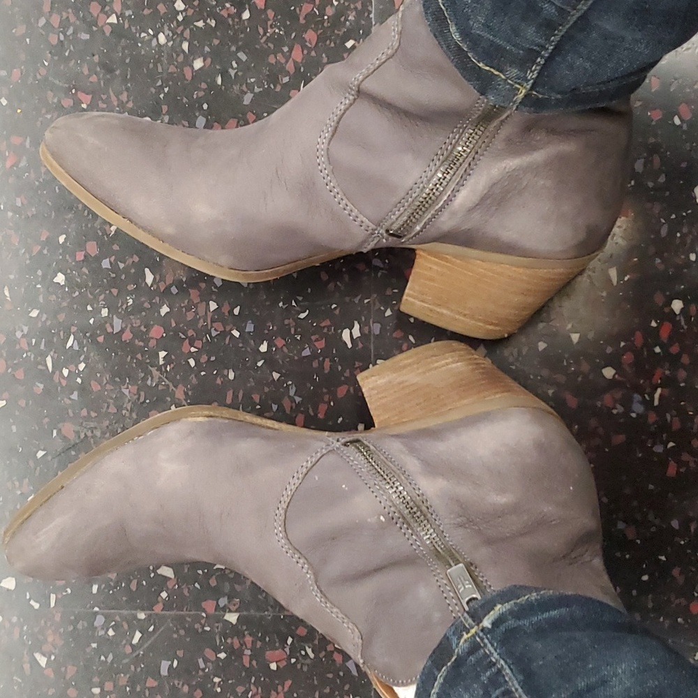 Western style zip-up Frye ankle boot - Picture 11 of 13